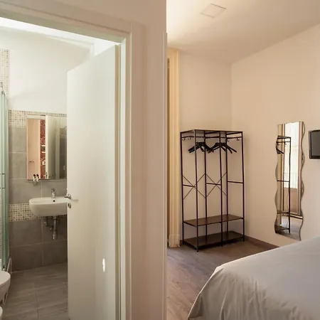 Nocleg ze śniadaniem B&B Universita 4*