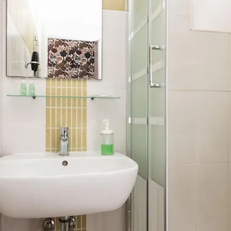 Nocleg ze śniadaniem Universita 4*